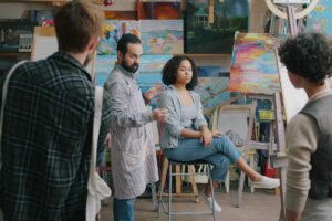 Atelier de peinture en groupe