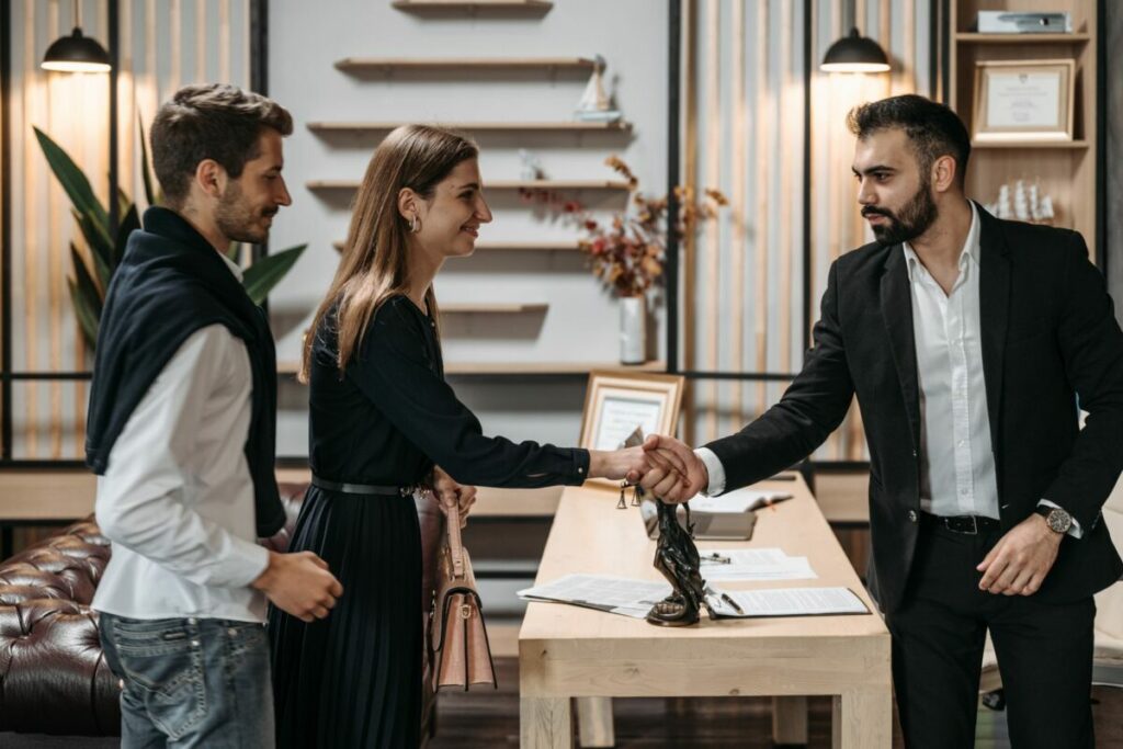 Poignée de main entre partenaires : abonnement QVT