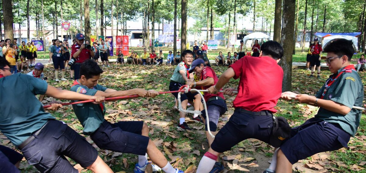 Tir à la corde en équipe : team building