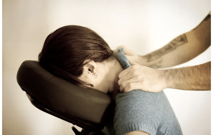 massage assis à l'aveugle