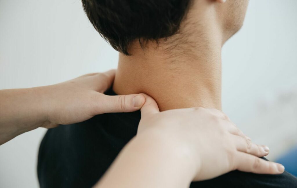Massage de la nuque et des épaules